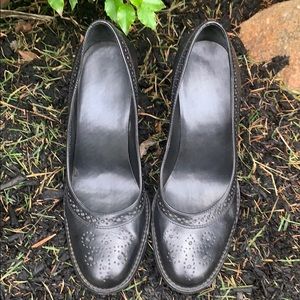 Bass black baby doll shoe with chunky heal.